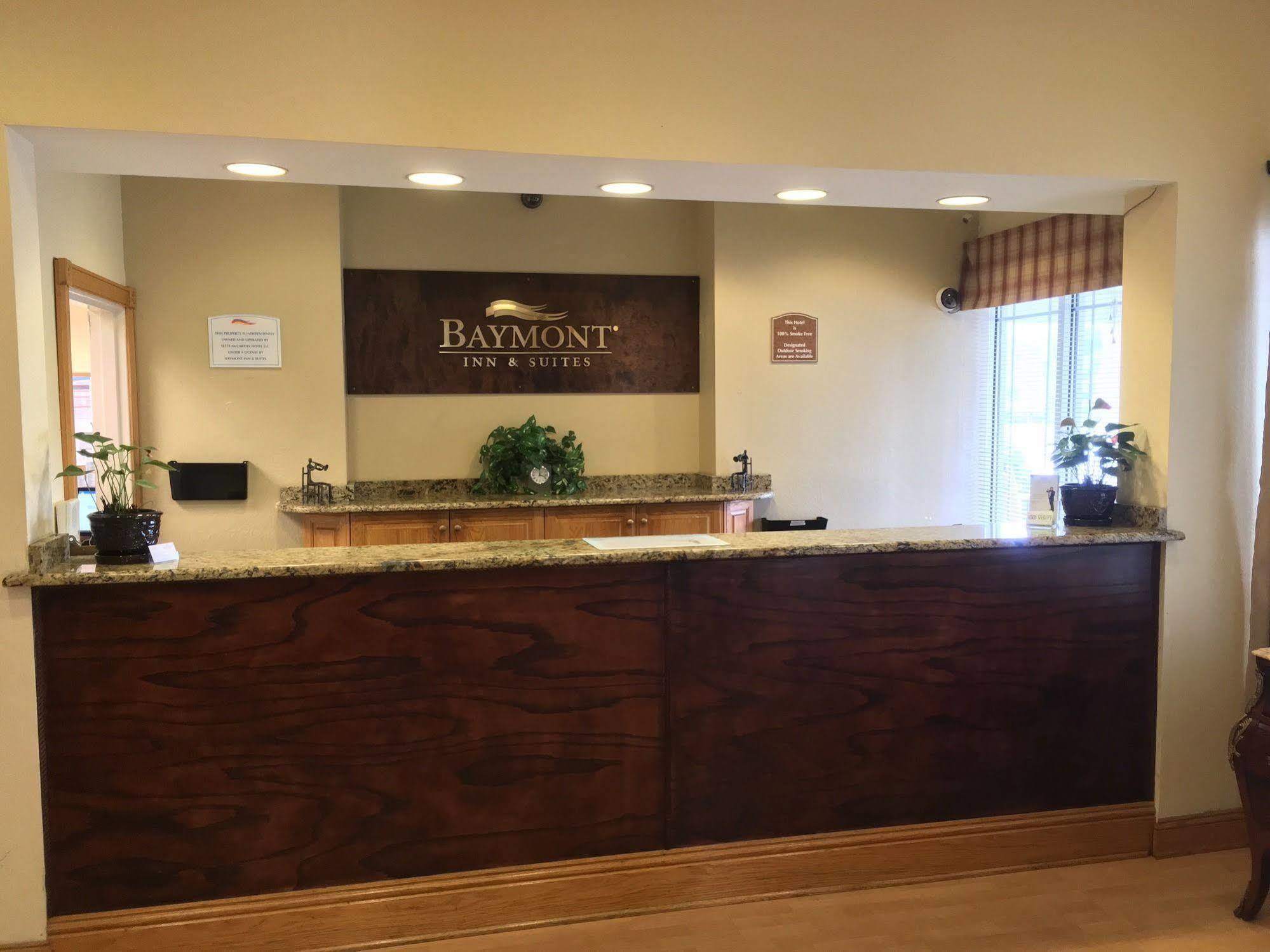 Baymont By Wyndham Fort Myers Airport Hotel Kültér fotó